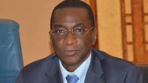 RACINE KING FAHD !!! Selon des informations de PressAfrik, Mamadou Racine  Sy, vice-président du Conseil national du patronat (CNP), s'est vu refuser  l'embarquement dans la nuit du samedi 12 avril. A mon