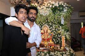 Bollywood actor sonu sood, who made his career by playing a mean villain, is being hailed as a since then, he has helped thousands of migrant workers and their families get to states across india. Sonu Sood Celebrates Ganesh Chaturthi 2018 With His Family Photos Filmibeat
