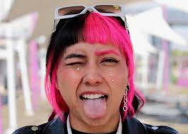 ComunidadUAM 💖 En el #Testimonial de la semana te presentamos a Oxxy,  Joyce Mabel Yepez Brito, estudiante de Licenciatura en Arte y Comunicación  Digitales. Escucha su sencillo: https://bit.ly/3Tt5aGr “Empieza a dedicarte  desde … ¡