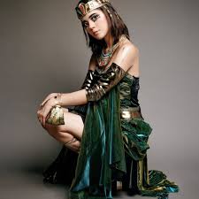 Lynda Parra - Free pics, galleries & more at Babepedia