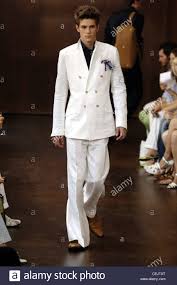 Il tocco di eleganza maggiore è dato dal papillon blu con micro disegni e dalle bretelle fantasia in seta. Ø§Ù„Ø­Ø¯Ø§Ø¯ Ø¨ØµÙ‚ Ù„Ø§ Ø§Ø±ÙŠØ¯ Completo Uomo Lino Bianco Innerselfstudio Com