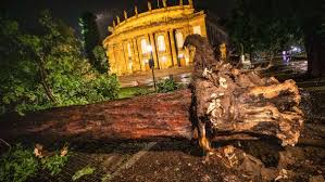 Auch die gäubahn sei vom unwetter betroffen. 57td7vtysuqkwm