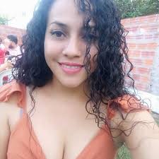 Los jeans rotos son geniales hasta que metes el pie mal y arrancas medio  pantalón..😑