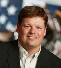 Tom Tiller's Instagram, Twitter & Facebook