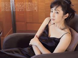 斉藤由貴 もう50歳の熟女なのに可愛く初々しさが感じられるおっぱい画像 スマホ版