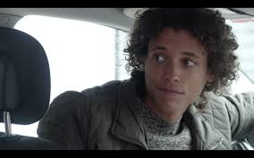 Nathan Ambrose, le chauffeur qui va aider Charlotte