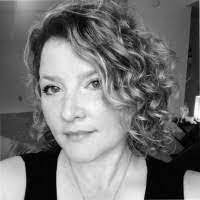 Roxanne Towne's Instagram, Twitter & Facebook