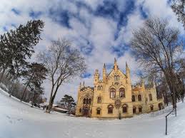 Descriere castelul de la miclauseni. Castelul Sturdza De La MiclÄƒuseni Din IaÈ™i Planiada