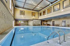 47 Songbird Cir Apt 6 Branson Mo 65616 Zillow Condo Vacation Rentals Condo Rental Saltwater Pool