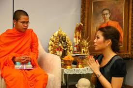 สรุปแล้วผมคิดว่า พล.อ.ประวิตร กับคุณชลรัศมีและครอบครัวงาทวีสุข ก็คงรู้จักคุ้นเคยกันพอสมควร ซึ่งก็คงเป็นเรื่องปกติ ไม่ผิด. à¸Šà¸¥à¸£ à¸¨à¸¡ à¸‡à¸²à¸—à¸§ à¸ª à¸‚ à¸™ à¸à¸‚ à¸²à¸§à¸Š à¸­à¸‡ 5 à¸­ à¸²à¸™à¸›à¸£à¸°à¸§ à¸• à¸ž à¸• à¸«à¸ à¸‡ à¸Šà¸¥à¸£ à¸¨à¸¡ à¸„à¸¥ à¸à¹€à¸¥à¸¢