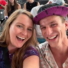 How does Pretty Lights consistently push the boundaries of EDM and deliver  exceptional performances?