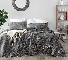 It also focuses on fabrics that are thick and sturdy. Masculine Dorm Room Ideas Guys College Bedding Cotton Twin Xl Blanket Gray Dorm Bedspread For Men