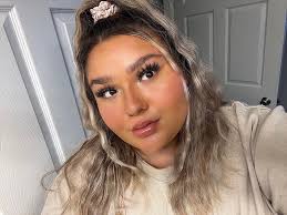 Julia Rainey's Instagram, Twitter & Facebook