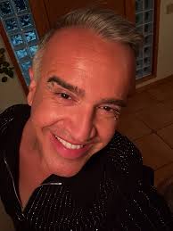 Good morning and some exciting news to share 💖👨🏼‍🎤 #becomeyourdream  @velvetcodeofficial @lifesadragentertainment