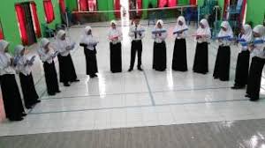 Alat musik melodis adalah alat musik yang membunyikan melodi dalam sebuah lagu, namun pada umumnya tidak dimainkan dengan kord secara sendirian. Musik Ansambel Sejenis Pianika Semua Tentang Kita Youtube