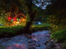 Está situado a 150 metros del río ariège y a 5 km del centro de. Camping A La Ferme Les Bouries