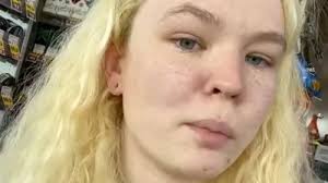 Mum praises 'sassy' son for his perfect response to creepy message from  stranger