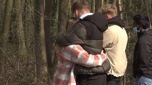 'we willen een mooier en zonniger bos met diverse boomsoorten en open heides voor iedereen, van wandelaars tot ruiters'. Vrienden En Familie Rouwen Om Koppeltje Dat Omkomt Bij Ongeval In Dilsen Stokkem Tv Limburg