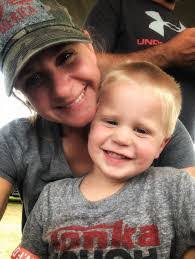 Leah Beckman's Instagram, Twitter & Facebook