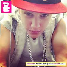 Justin "hack" Twitter của bạn để khoe ảnh cơ bắp