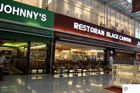 Dataran pahlawan 1,5 milyon sq ft brüt alanı ve 750.000 sq ft net perakende alanına sahip. Some Western Food Outlets In Dataran Pahlawan Shopping Mall