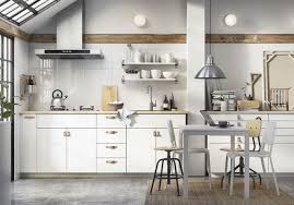 La plupart de ces meubles ont des options de rangement pour les ingrédients et les ustensiles toutes les portes se montent indifféremment à droite ou à gauche selon ce qui vous. Cuisine Ikea Les Plus Beaux Modeles Du Geant Suedois Elle Decoration Meuble Cuisine Cuisine Ikea Cuisines Maison