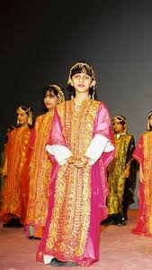 Children Of Qatar Come And Praise The Name Of King Jesus Arabic Clothing Traditional Outfits Fashion