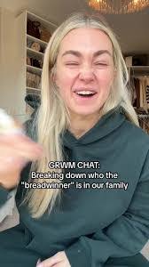 Lindsay Osborne's Instagram, Twitter & Facebook