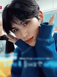 The boy group is gaining much attention for the recent music program performance as member taeyang was seen in an unconventional outfit. Taeyang Sf9 Gif Taeyang Sf9 Korean Singer Discover Share Gifs