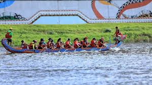 The dragon boat festival is a traditional holiday which occurs on the 5th day of the 5th month of the traditional chinese calendar. ï¼'ï¼ï¼'ï¼˜å°åŒ—åœ‹éš›é¾èˆŸè³½ç™»å ´ï¼–åƒå¥½æ‰‹æ°´ä¸Šè¼ƒå‹ ä»Šå'¨åˆŠ