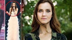 Atv'de ekrana gelen sen anlat karadeniz isimli dizinin güzel oyuncusu i̇rem helvacıoğlu, instagram hesabında paylaştığı dekolteli pozu ile hayranlarının beğenisini kazandı. Irem Helvacioglu O Ses Turkiye Performansi Sen Anlat Karadeniz In Nefes I Duvar Sarkisini Soyledi Son Tv