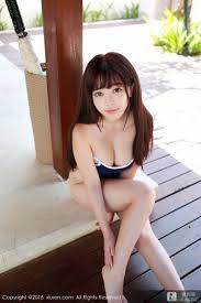 欧派真香！人气嫩妹网红《刘飞儿Faye》大露身前软Ｑ肉球！-极品番号