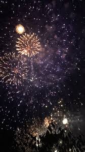 Pin By Darya On Wallpapers Fireworks Wallpaper Fireworks Photography Fireworks Quotes