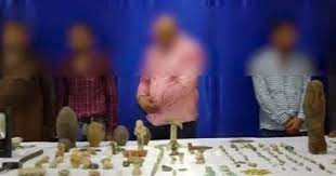 ويشمل سجل وحياة علاء حسانين، اتهامات عدة على مدار السنوات، ففي عام 2003 أتهم حسانين في قضية نصب واحتيال، برقم 12427 لتوقيعه علي شيكات بدون رصيد. Iqw2tog9g8rsmm