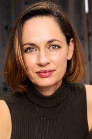 Jen Gibson's Instagram, Twitter & Facebook