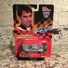 Jones önümüzdeki üç yıl içinde iki yarış kazandı ve 1998'de en popüler sürücü ödülünü kazandı. Buckshot Racing 00
