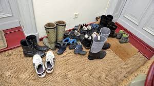 Aber nur solange, bis die schuhe getrocknet sind. Hausflur Was Ist Im Treppenhaus Eigentlich Erlaubt Bayern 1 Radio Br De