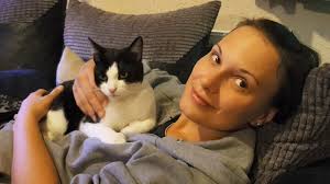 A lazy Sunday for the Harris Girls. Just chilling watching some football  well one of is. Both tired from Lucy's birthday party 🐶🐾🎉🎁🎈🎂😴💤