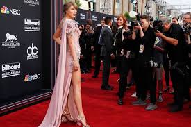 Khalid billboard chart achievement award: Billboard Music Awards 2018 Red Carpet Arrivals Taylor Swift Jennifer Lopez Hailey Baldwin Kelly Clarkson And More Mirror Online