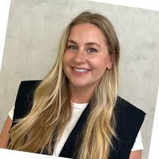 Rae Maguire's Instagram, Twitter & Facebook