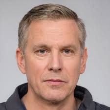 Kari Breen's Instagram, Twitter & Facebook