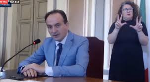 Il nuovo dpcm di ottobre, che indica le misure per contenere la diffusione del covid, è slittato al 15 ottobre.ma l'obbligo di indossare la mascherina anche all'aperto entra subito in vigore, senza attendere che venga firmato l'intero provvedimento. Cirio Obbligo Mascherina Anche All Esterno Dei Centri Commerciali Bar E Ristoranti Chiusi All Una
