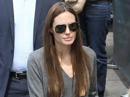 Angelina jolie was born to actors jon voight and marcheline bertrand in los angeles, califronia. Auch Leger Und Ungeschminkt Ist Angelina Jolie Traumhaft Schon Tikonline De