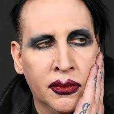 Anna Winstead's Instagram, Twitter & Facebook