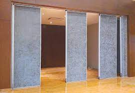 Menciptakan area sesuai kebutuhan dengan penyekatan ruangan besar atau penggabungan beberapa ruang lebih kecil. Smart Wall Partisi Peredam Suara Wooden Untuk Ruangan Menengah Kecil Harda Parama Sentosa