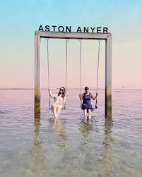 Pantai ini terletak kurang lebih 18 km selatan kota. Aston Anyer Beach Hotel Cuma 2 Jam Dari Jakarta Villa Terapung Romantis Ala Maldvies