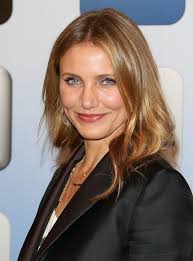 Cameron Diaz Aka The Noughties Favorite Beach Babe Skips The Dramatic Highlig Dark Blonde Hair Color Medium Golden Brown Hair Color Golden Brown Hair Color