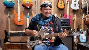 Eks gitaris gigi, aria baron. Kzbyygwcy6gn M