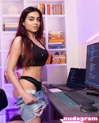 Mariam Hadid  mariamhadid  mariamhadidvip  meriem.hadid Гола изтичане  OnlyFans снимка 25 - Nudogram v2.1