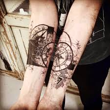 52 Timeless Clock Tattoo Ideas You Will Love Tats N Rings The small yet attractive clock tattoo comes out as a nice one for her beautiful hand.
